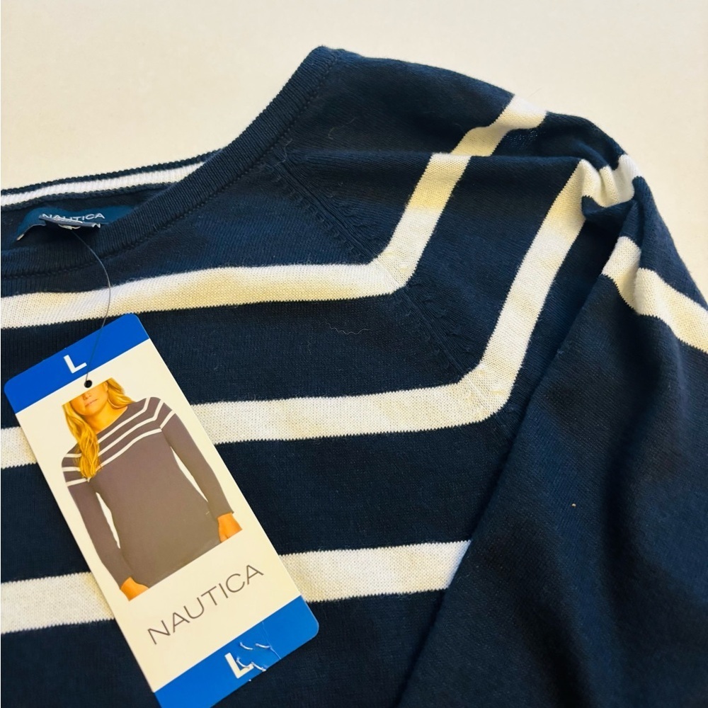 Nautica NWT Navy and White Striped Top - Picture 10 of 10